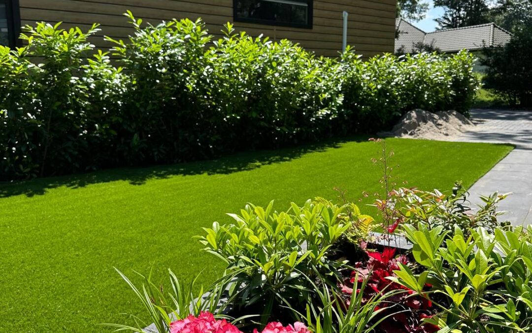 Kunstgras installatie chalet in Harderwijk
